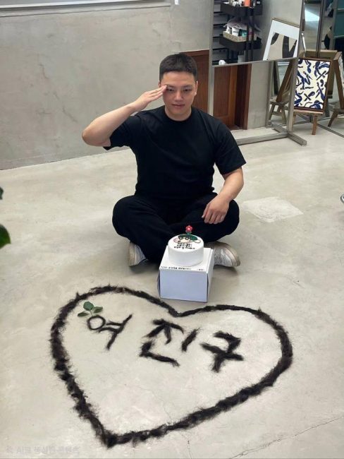 여진구, 짧은 머리로 입대 전 팬들에게 인사 여진구, 짧은 머리로 입대 전 팬들에게 인사