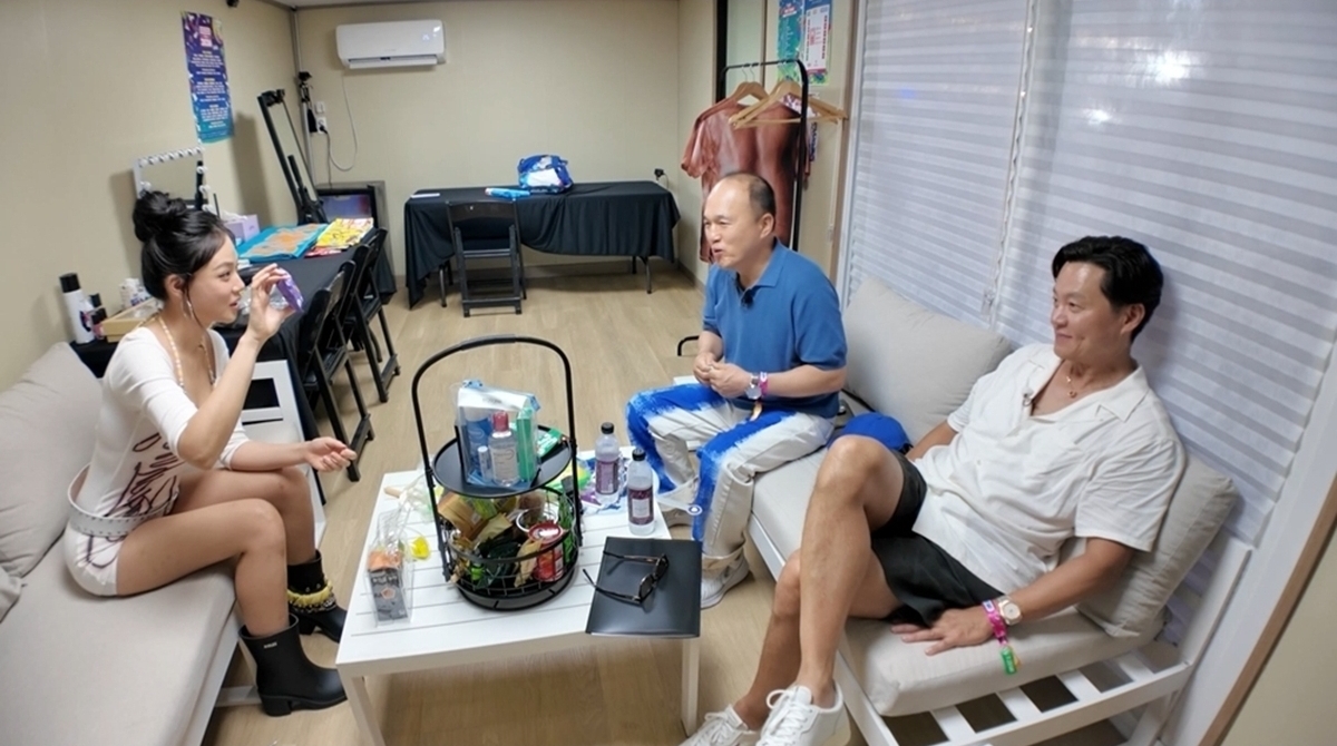 무엇이든 해줄지니 비서진 1회 이서진도 몰랐던 비비 ‘밤양갱’ 세대 차이